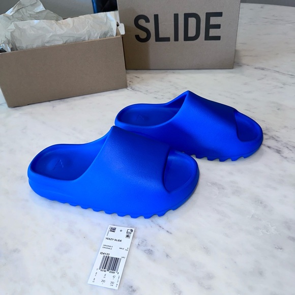 Yeezy Slide Azure (Blue) - Picture 5 of 7